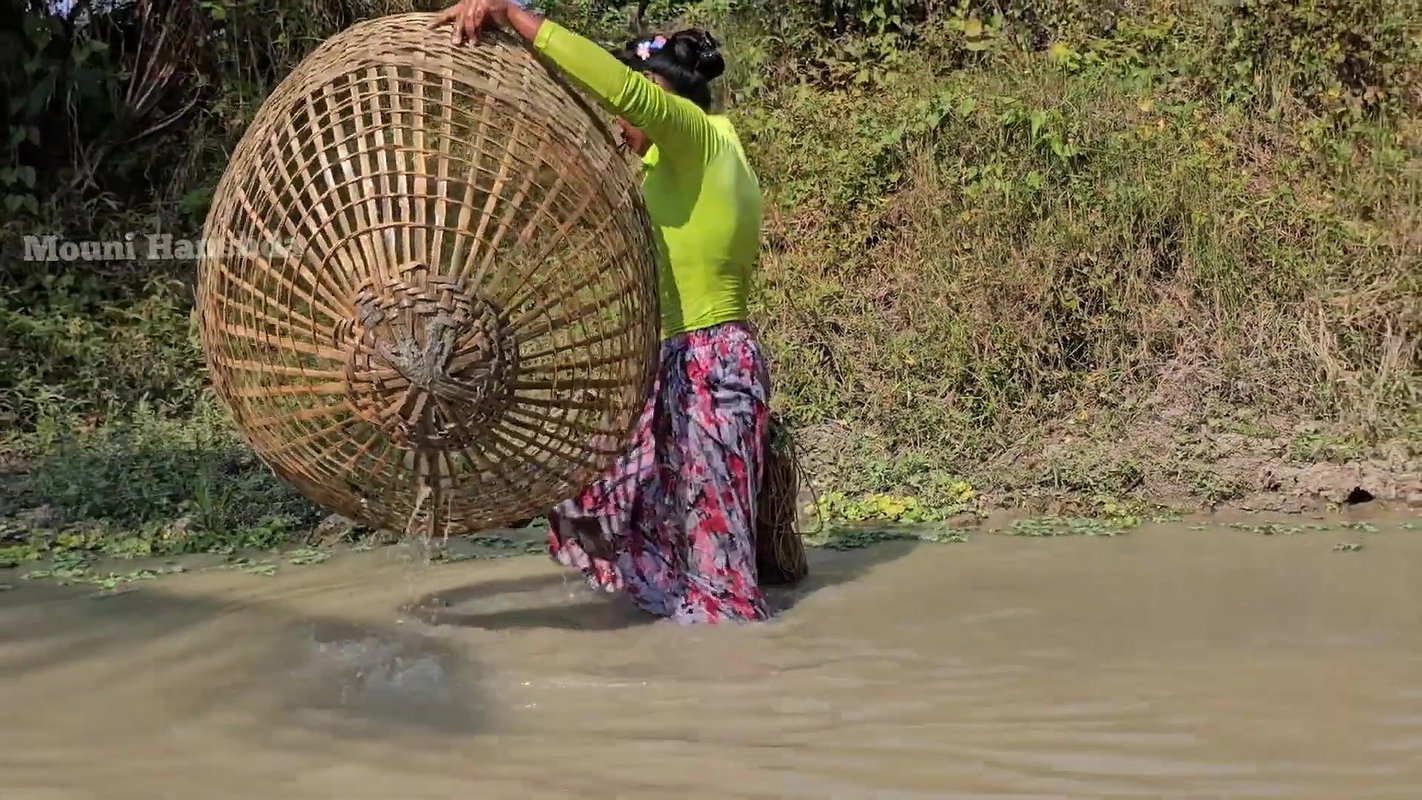 Amazing Village girl new Net  Fishing video