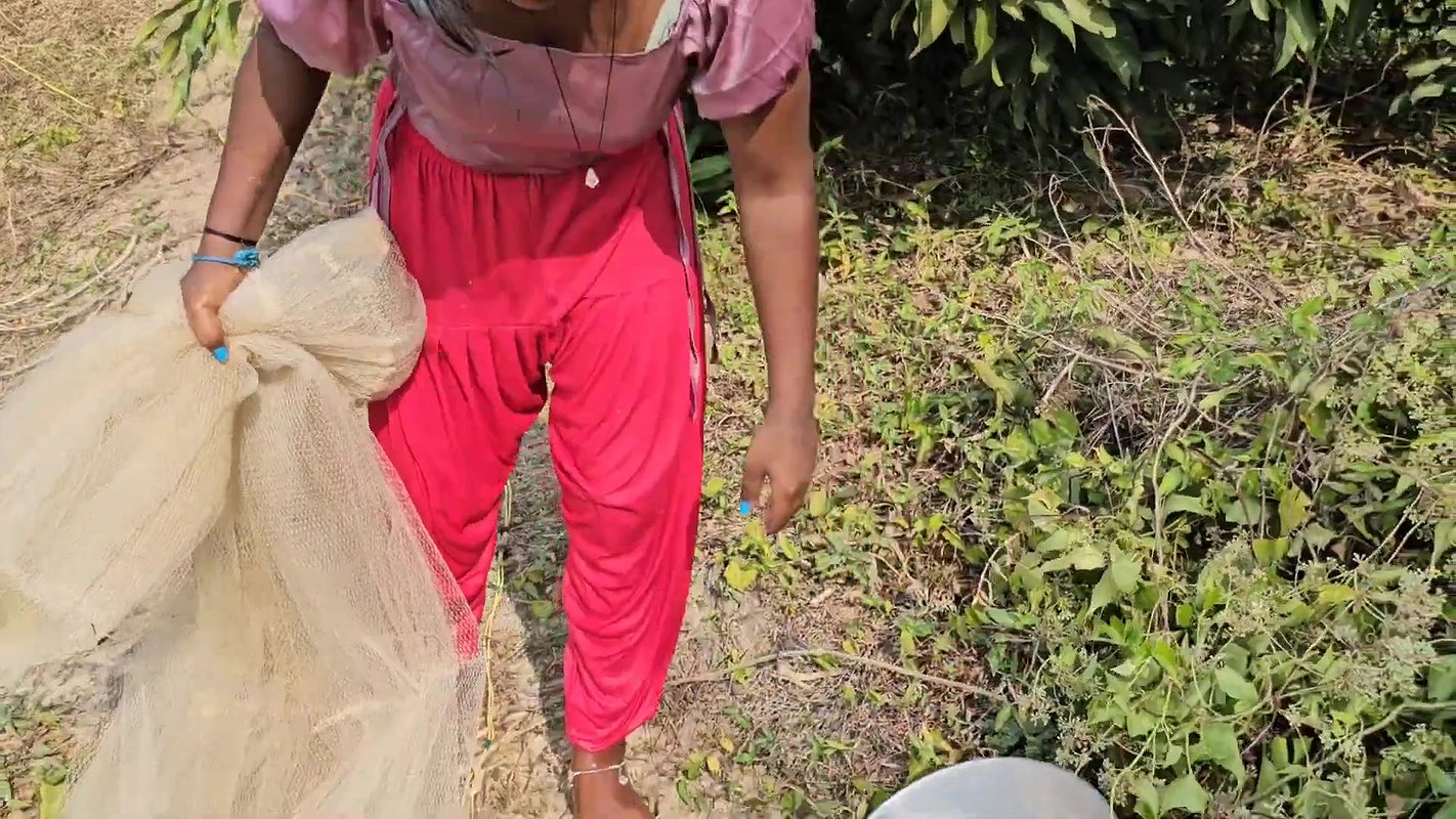 Amazing Village girl new net Fishing video