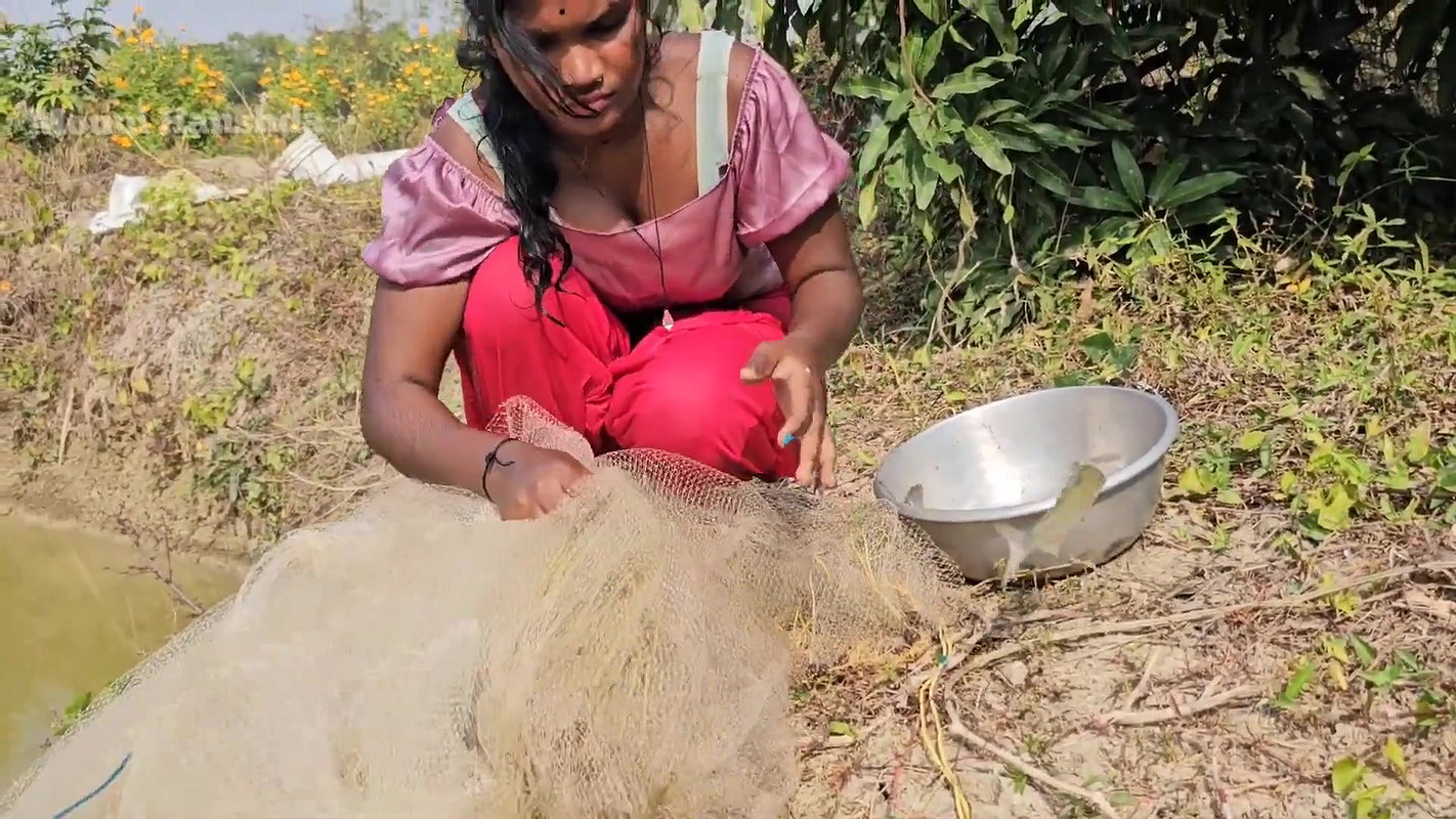 Amazing Village girl new net Fishing video