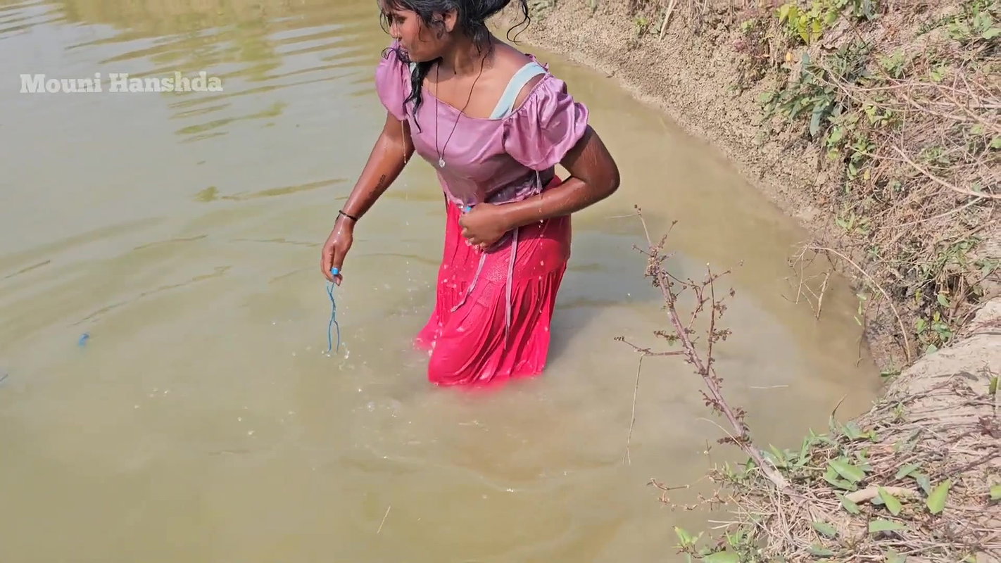 Amazing Village girl new net Fishing video