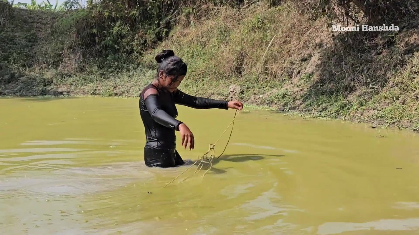 Amazing Village girl new net fishing video