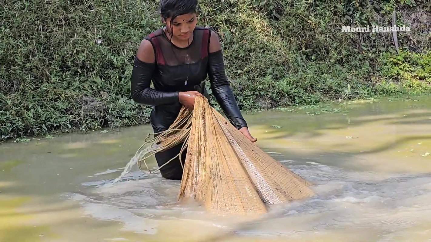 Amazing Village girl new net fishing video