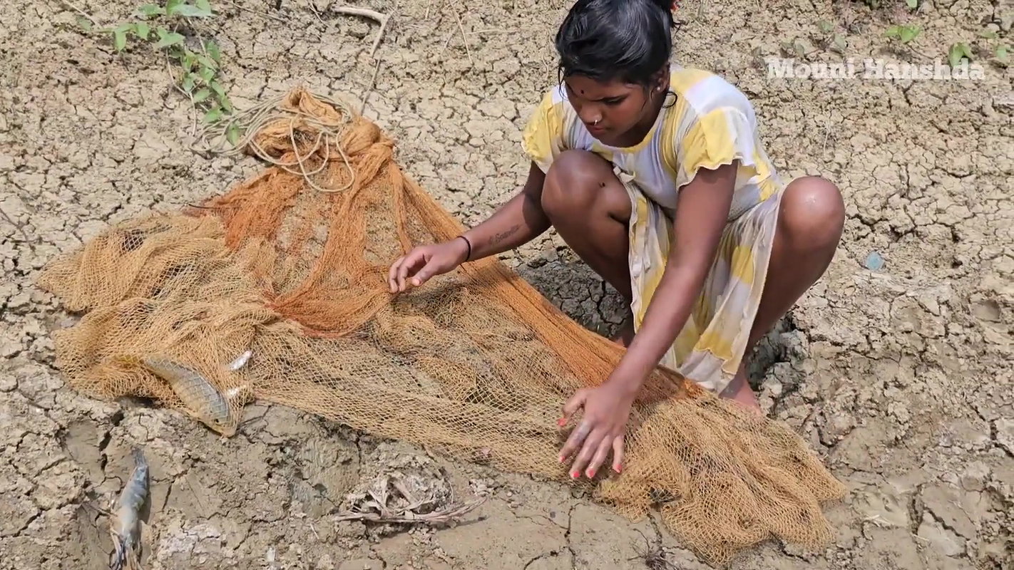 Amazing Village Lady Mouni Net Fishing in Muddy Wa