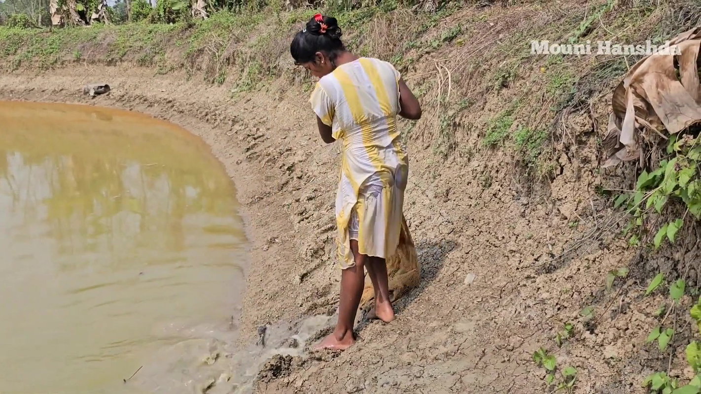 Amazing Village Lady Mouni Net Fishing in Muddy Wa