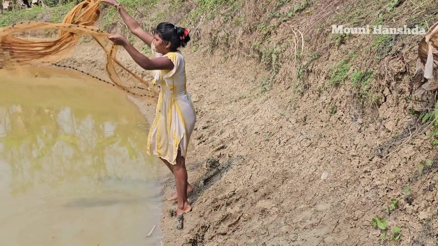 Amazing Village Lady Mouni Net Fishing in Muddy Wa