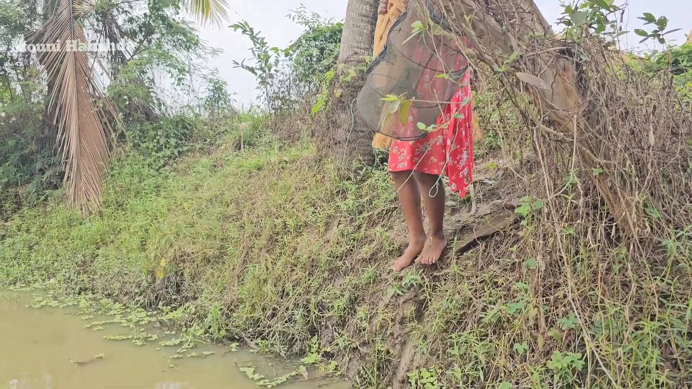 Amazing Village Lady Net fishing video