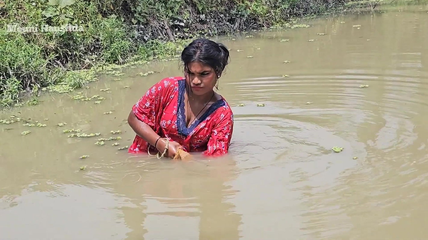 Amazing Village Lady Net fishing video