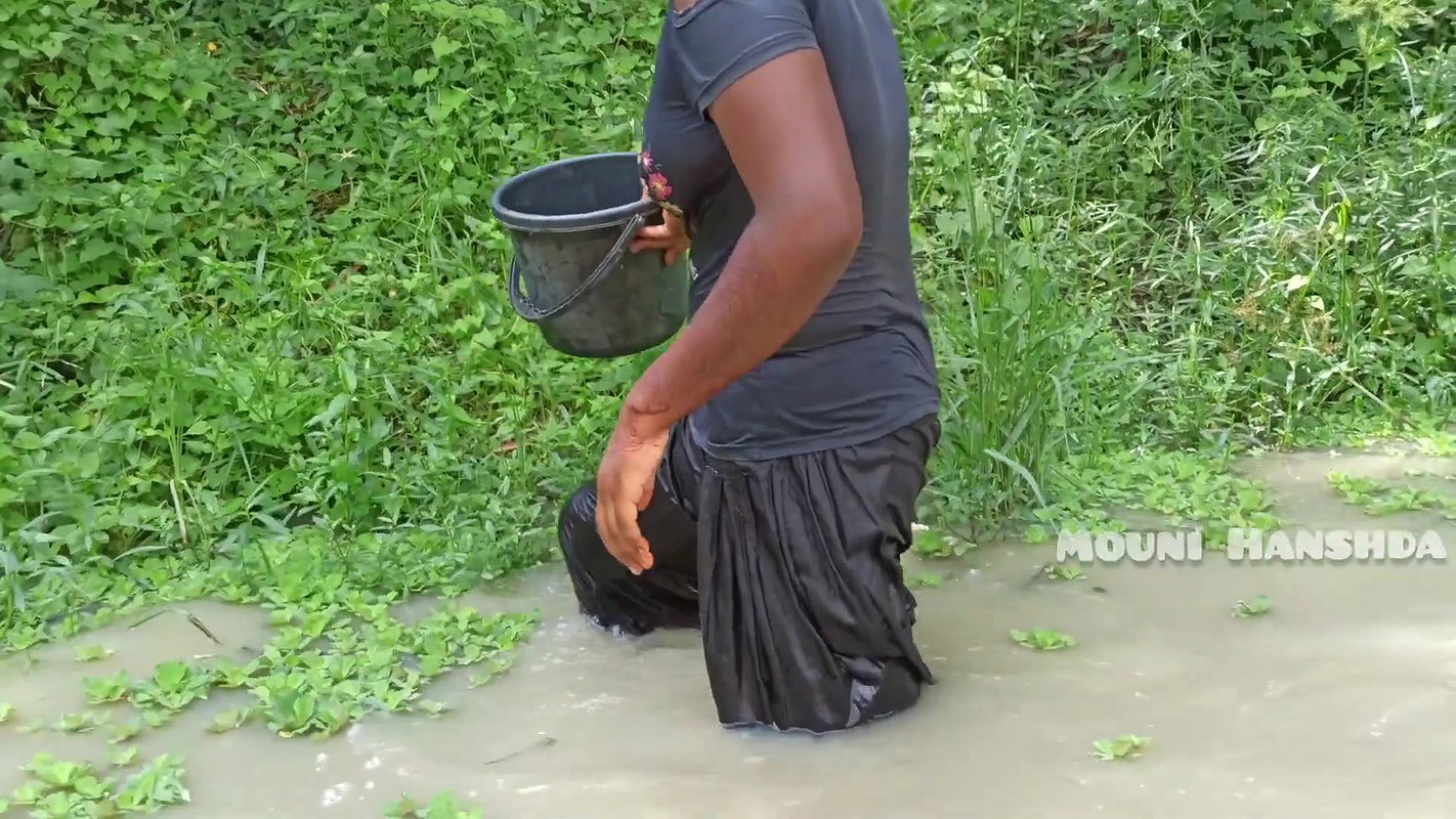 Amazing Village Lady Net Fishing-da