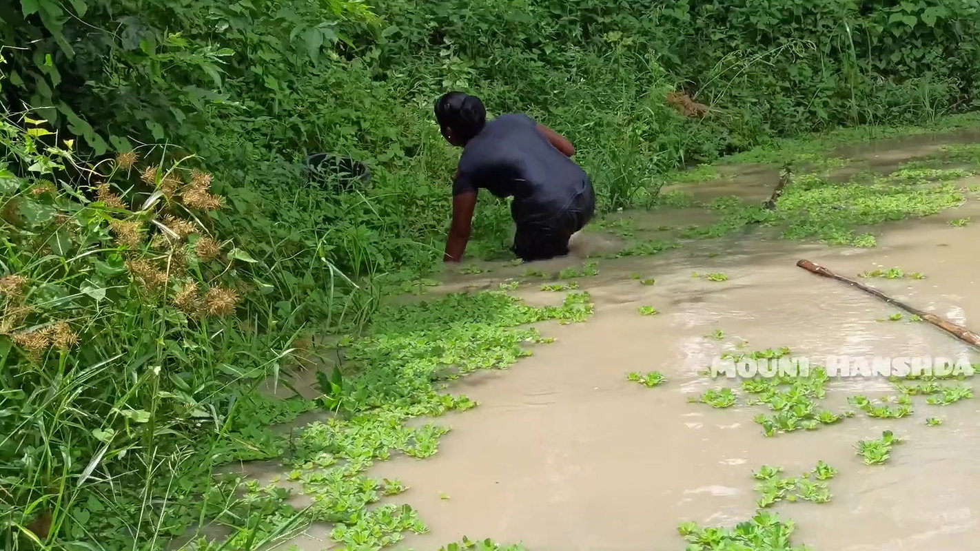 Amazing Village Lady Net Fishing-da