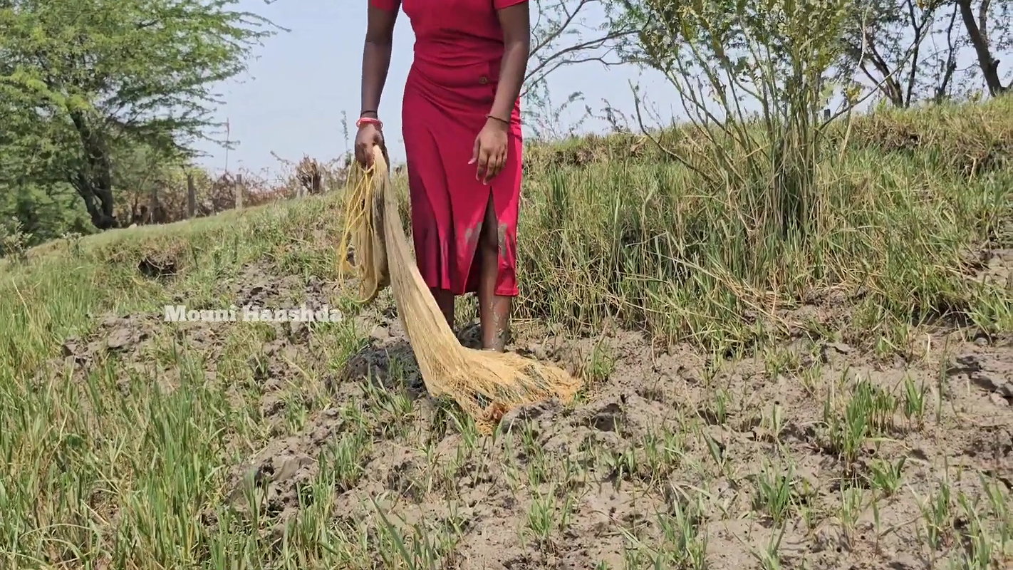 Amazing Village Lady Shore Fishing-d