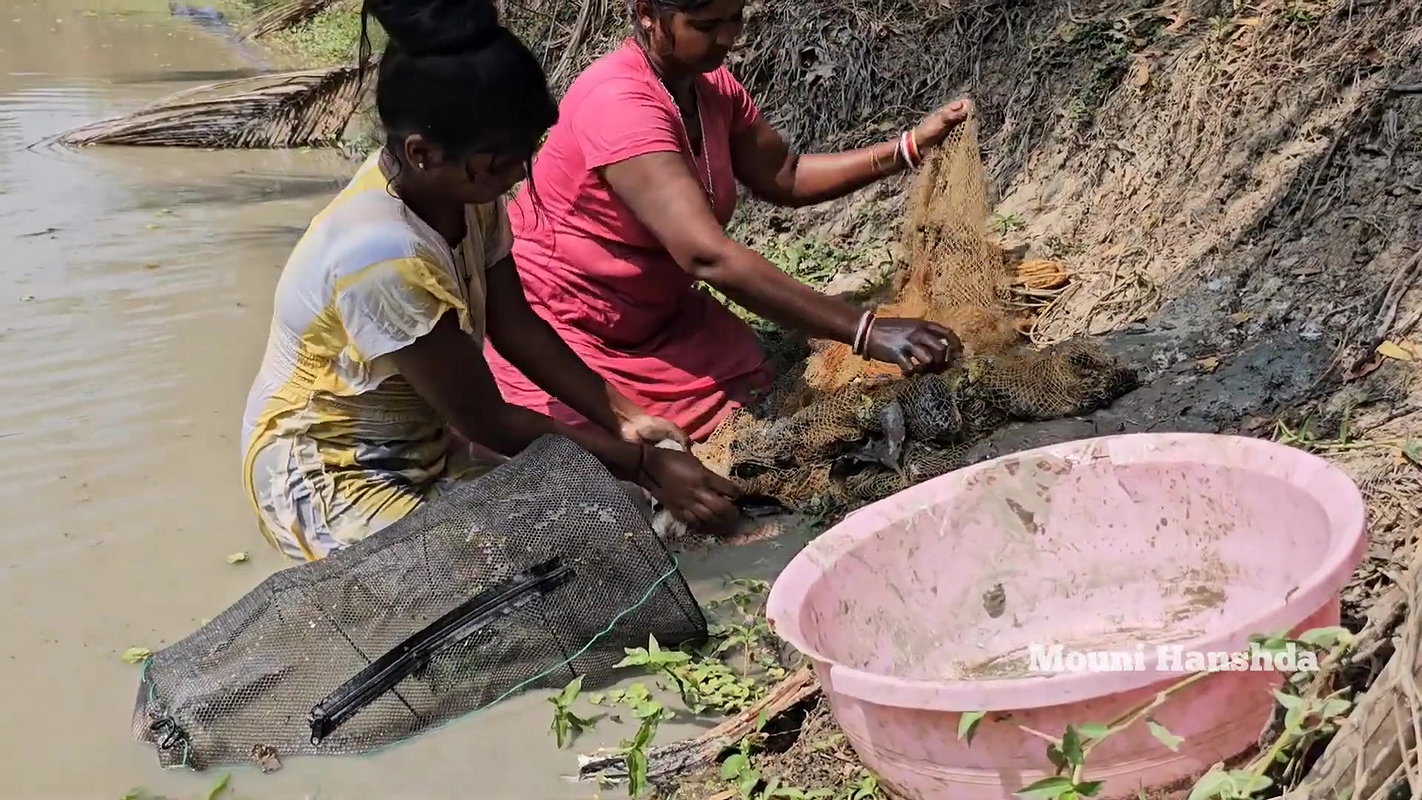Amazing Village Women Fishing video with Mouni Fis