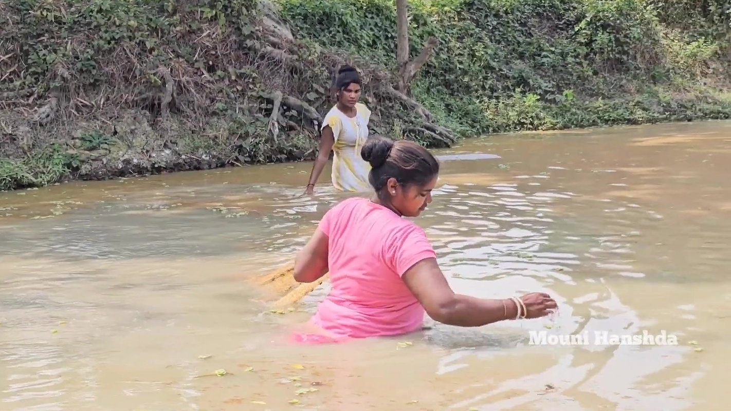 Amazing Village Women Fishing video with Mouni Fis