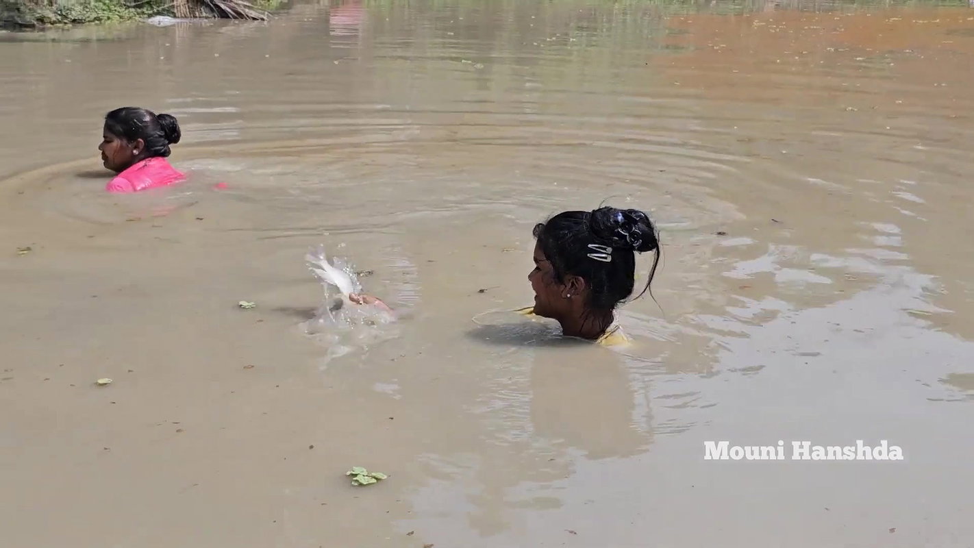 Amazing Village Women Fishing video with Mouni Fis