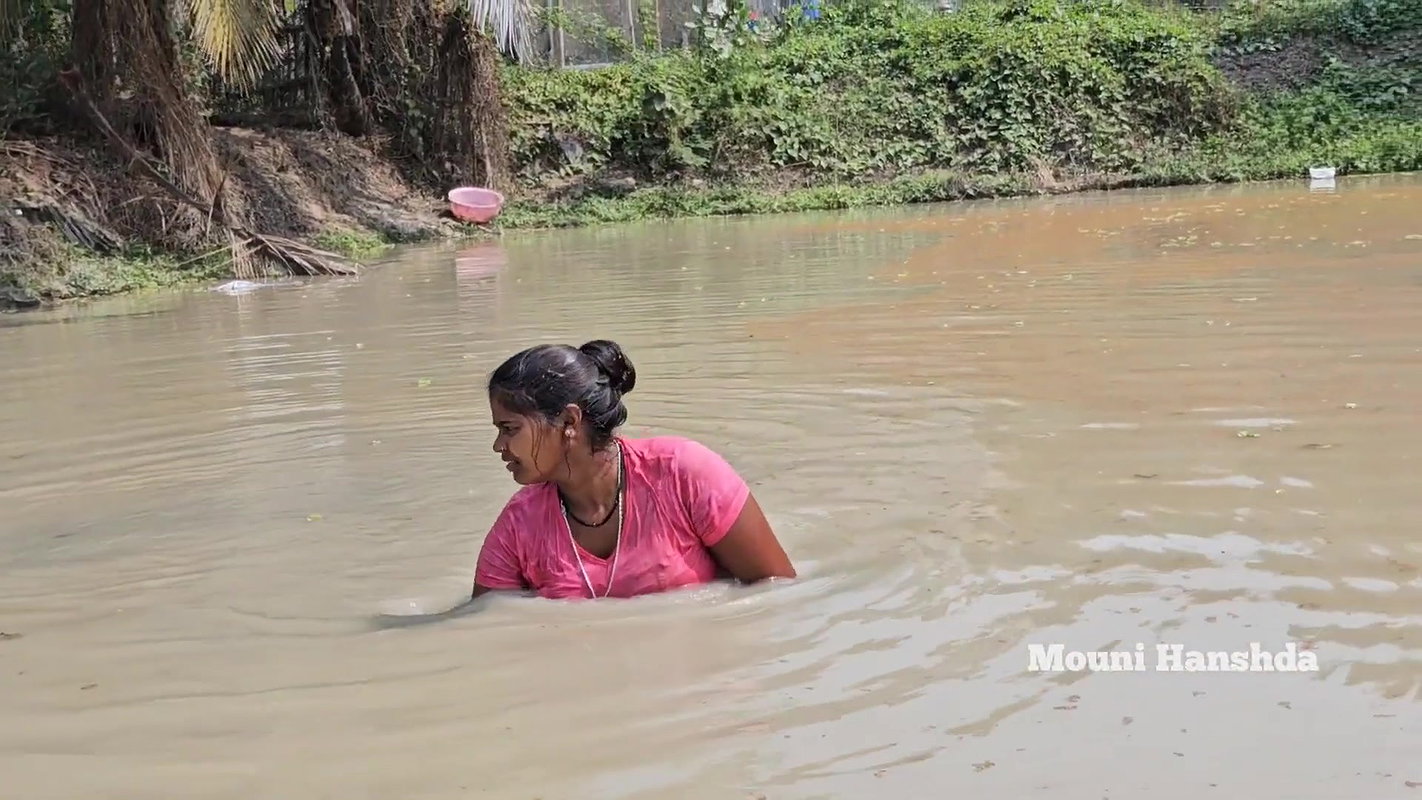 Amazing Village Women Fishing video with Mouni Fis