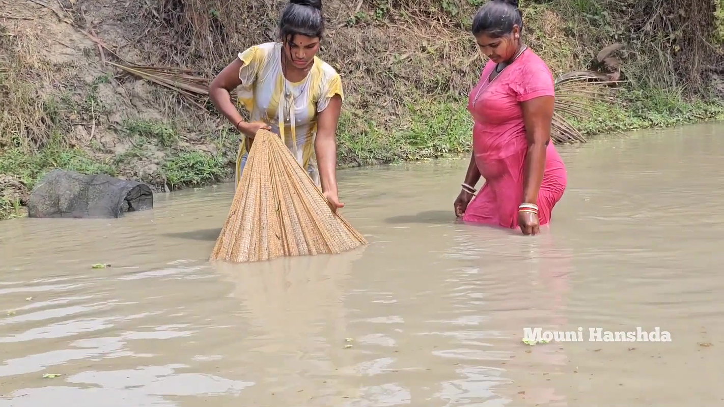 Amazing Village Women Fishing video with Mouni Fis