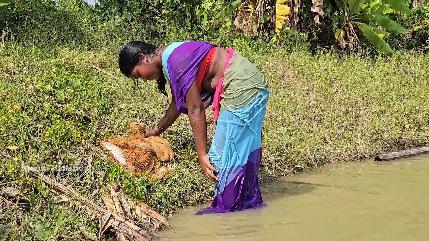 Amazing Village Women Fishing video