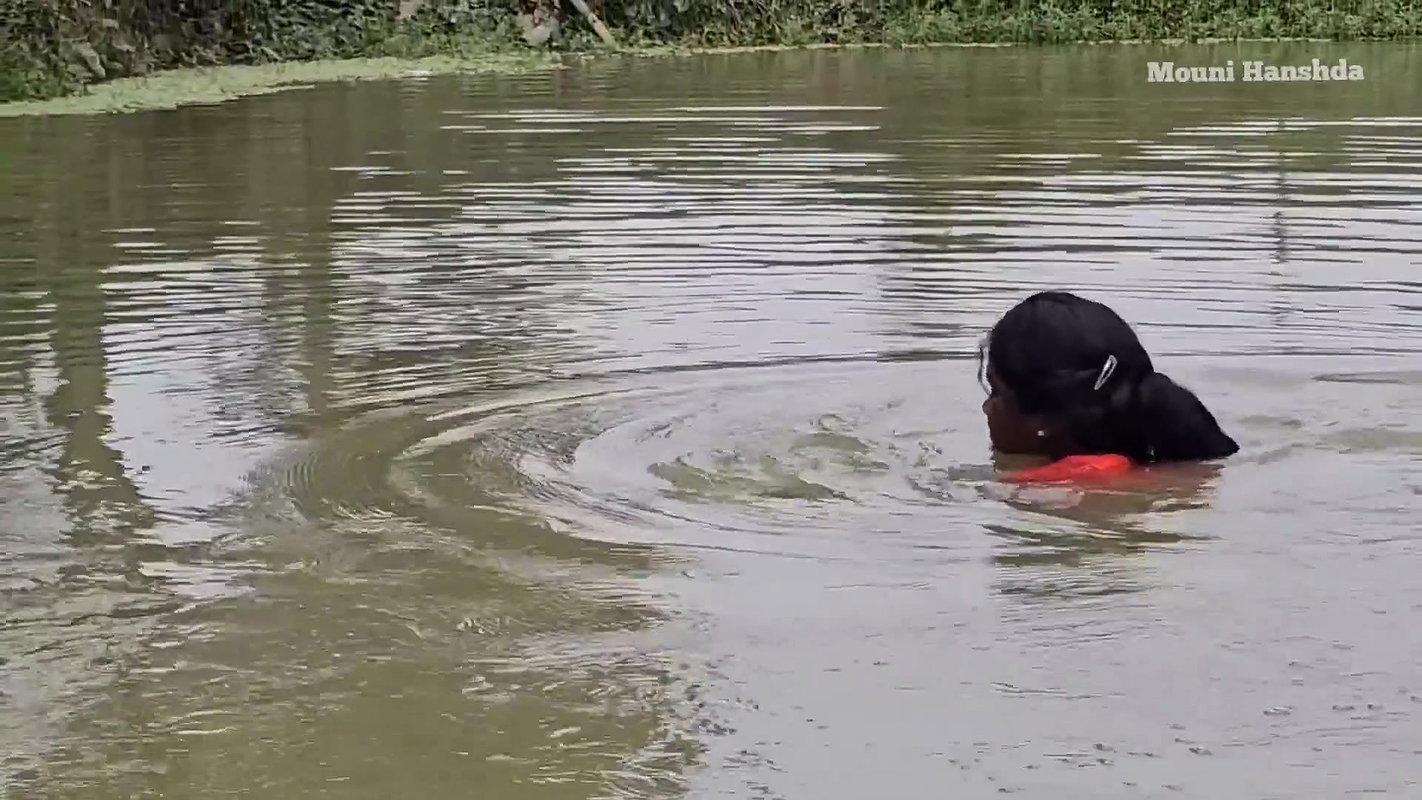 x  Amazing Village Women incredible Net fishing