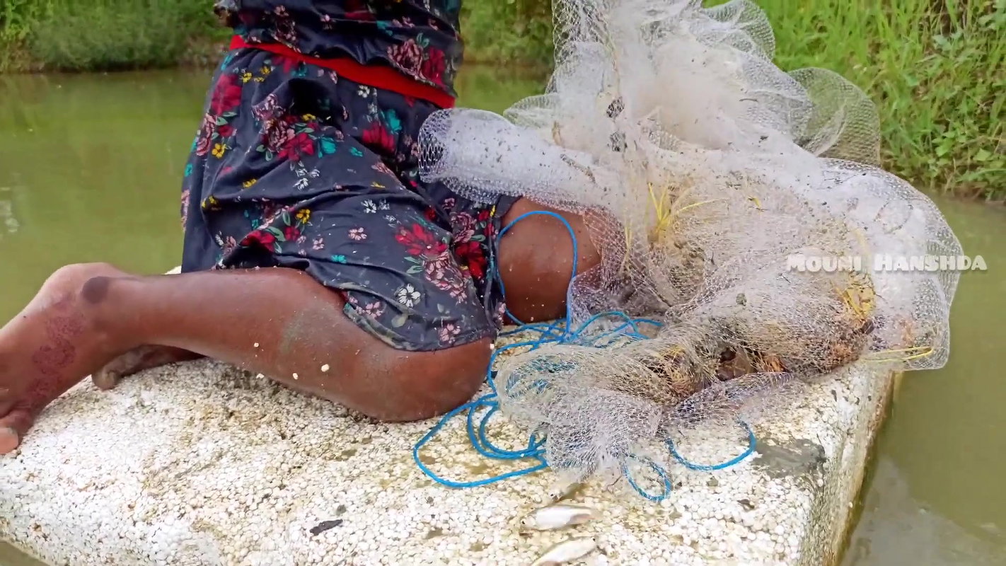 Amazing Village Women Net Casting-da