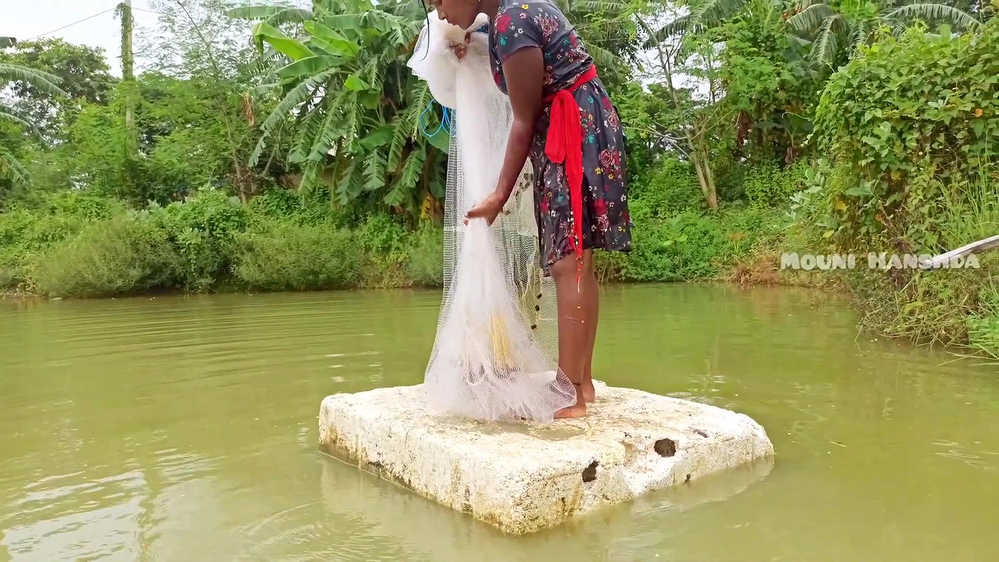 Amazing Village Women Net Casting-da