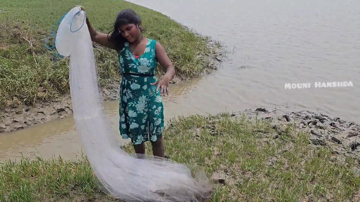Amazing Village Women Net Fishing in Bay of Bengal