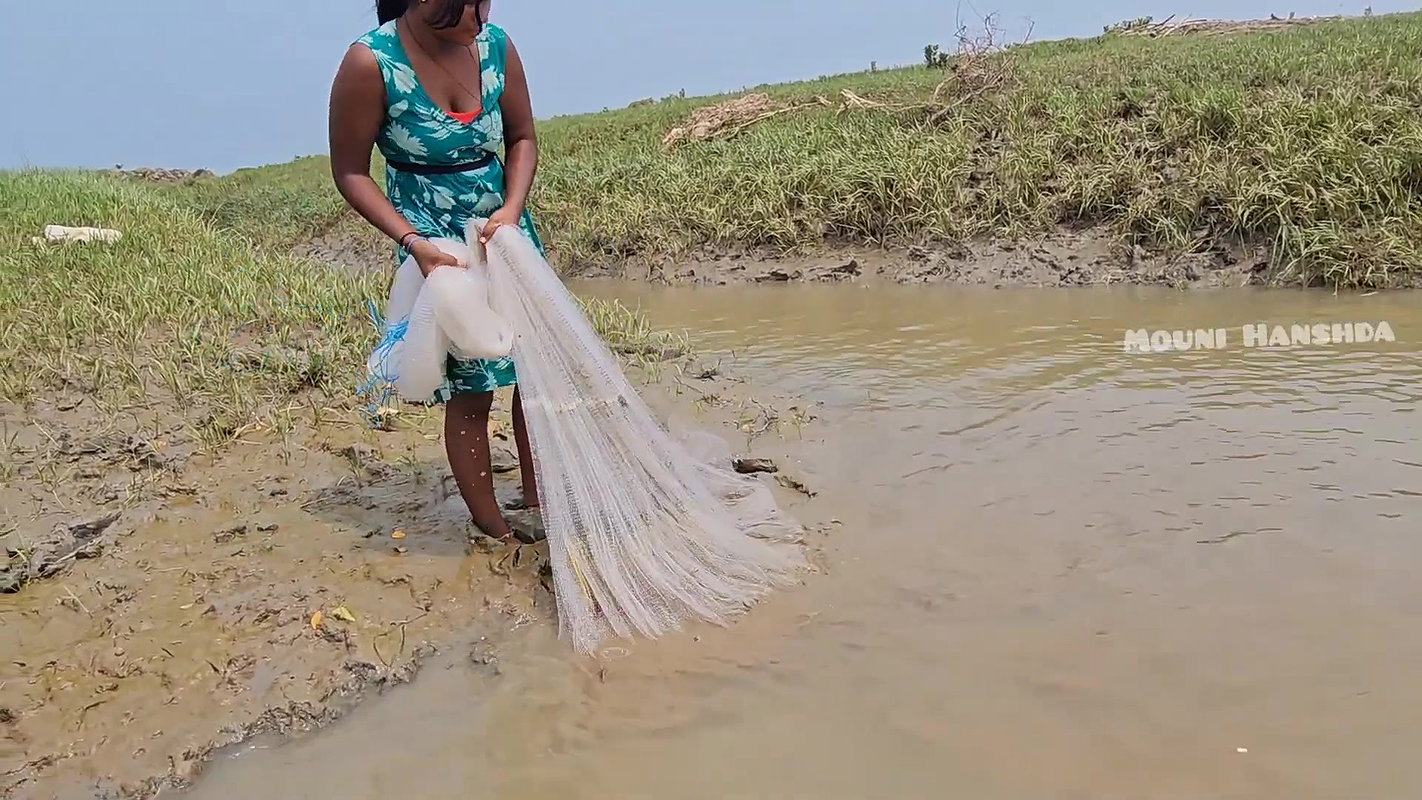 Amazing Village Women Net Fishing in Bay of Bengal