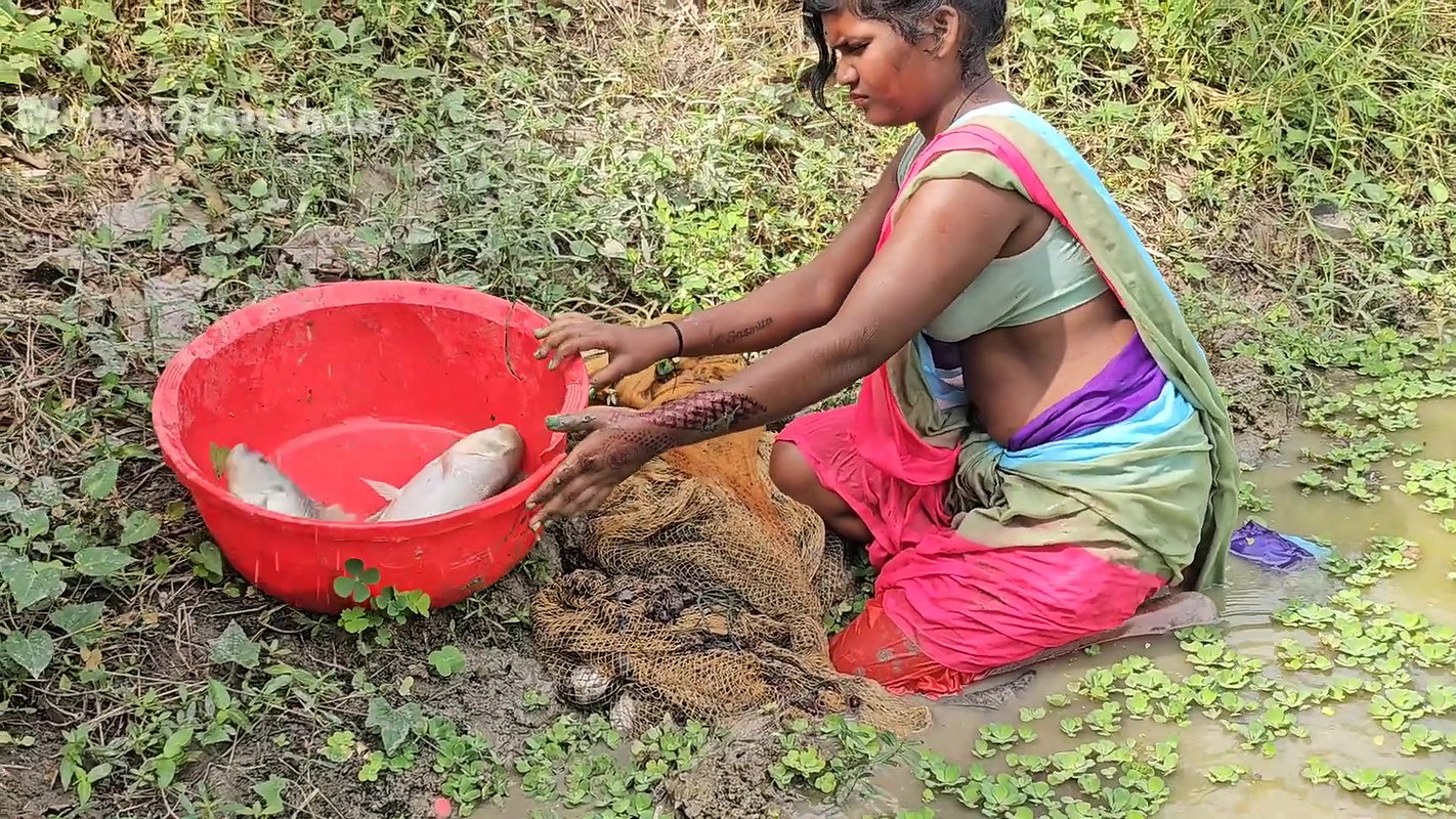 Amazing Village Women Net Fishing