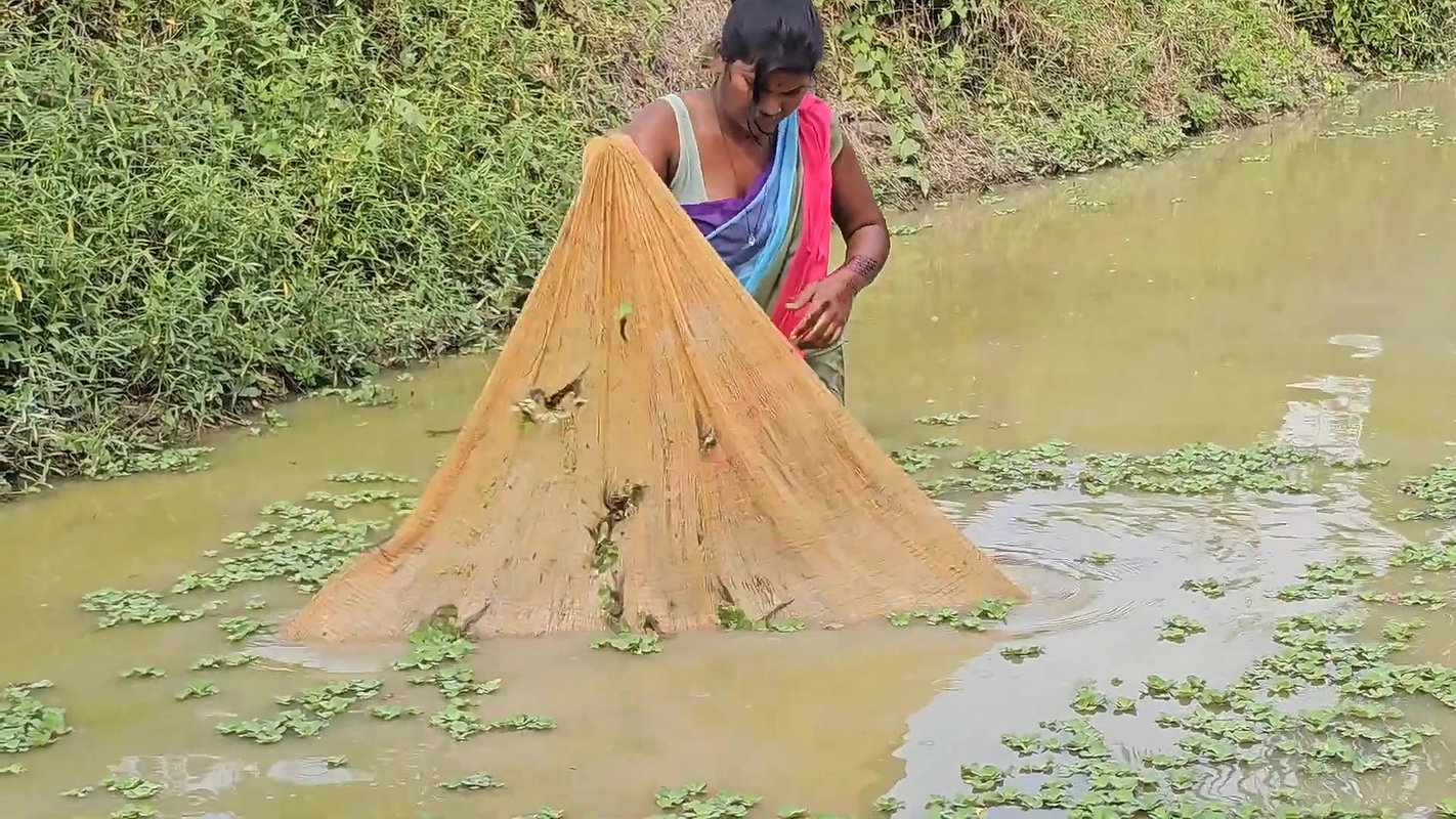 Amazing Village Women Net Fishing