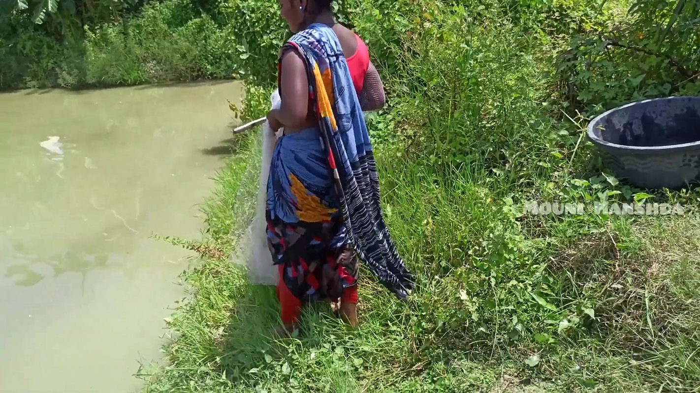 Amazing Village women net fishing-da
