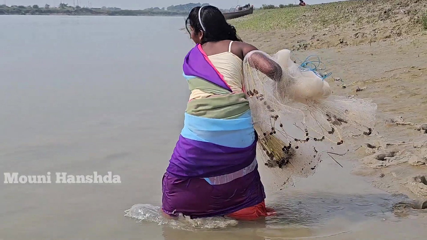 Amazing Village Women shore Fishing video