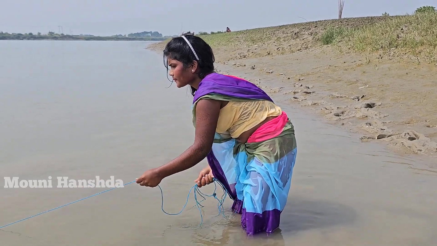 Amazing Village Women shore Fishing video