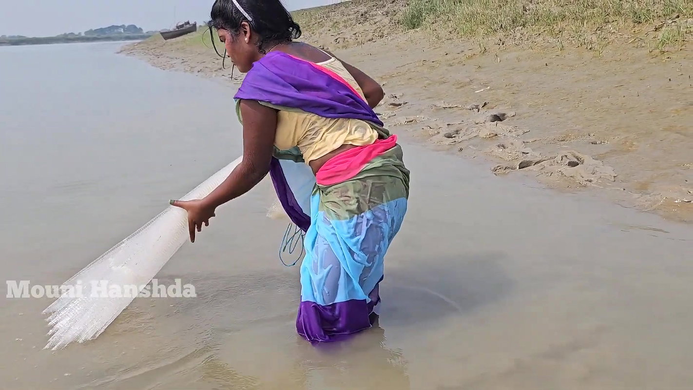 Amazing Village Women shore Fishing video