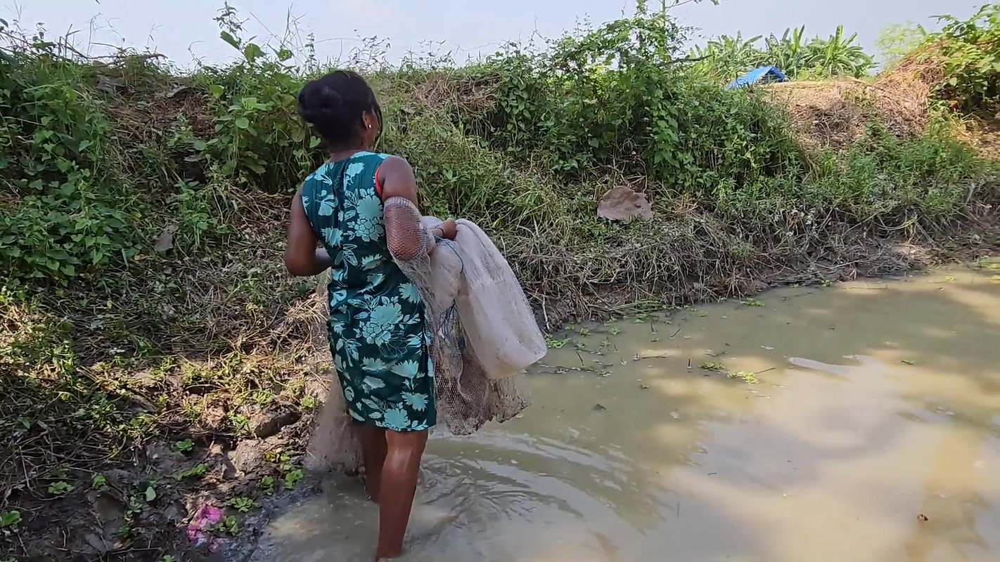 x  Best Indian women Net Fishing video-