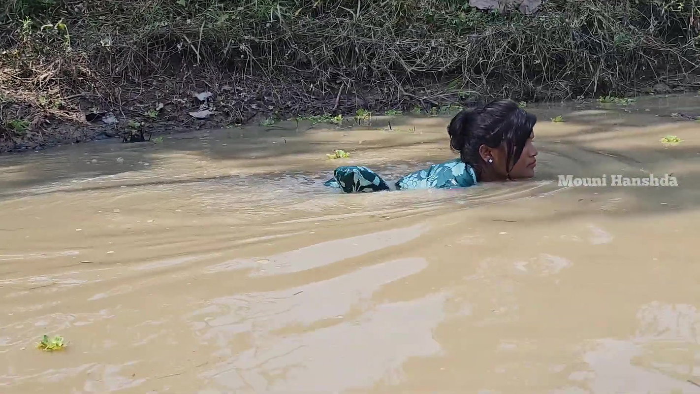 x  Best Indian women Net Fishing video-