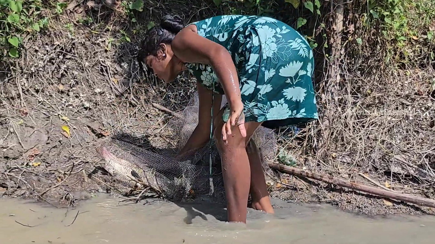 x  Best Indian women Net Fishing video-