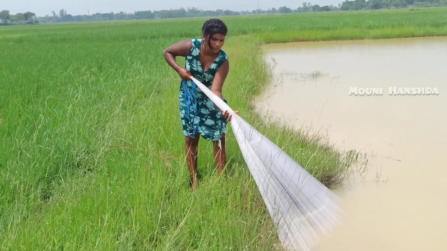 x Best village girl net fishing video