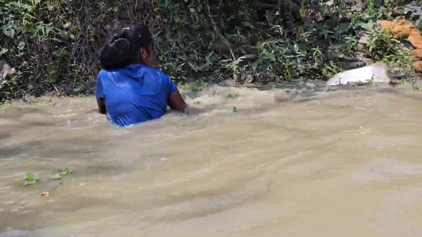 Mouni Hanshda incredible Net fishing in Village po