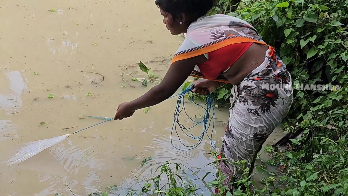Mouni Hanshda Village Net Fishing video