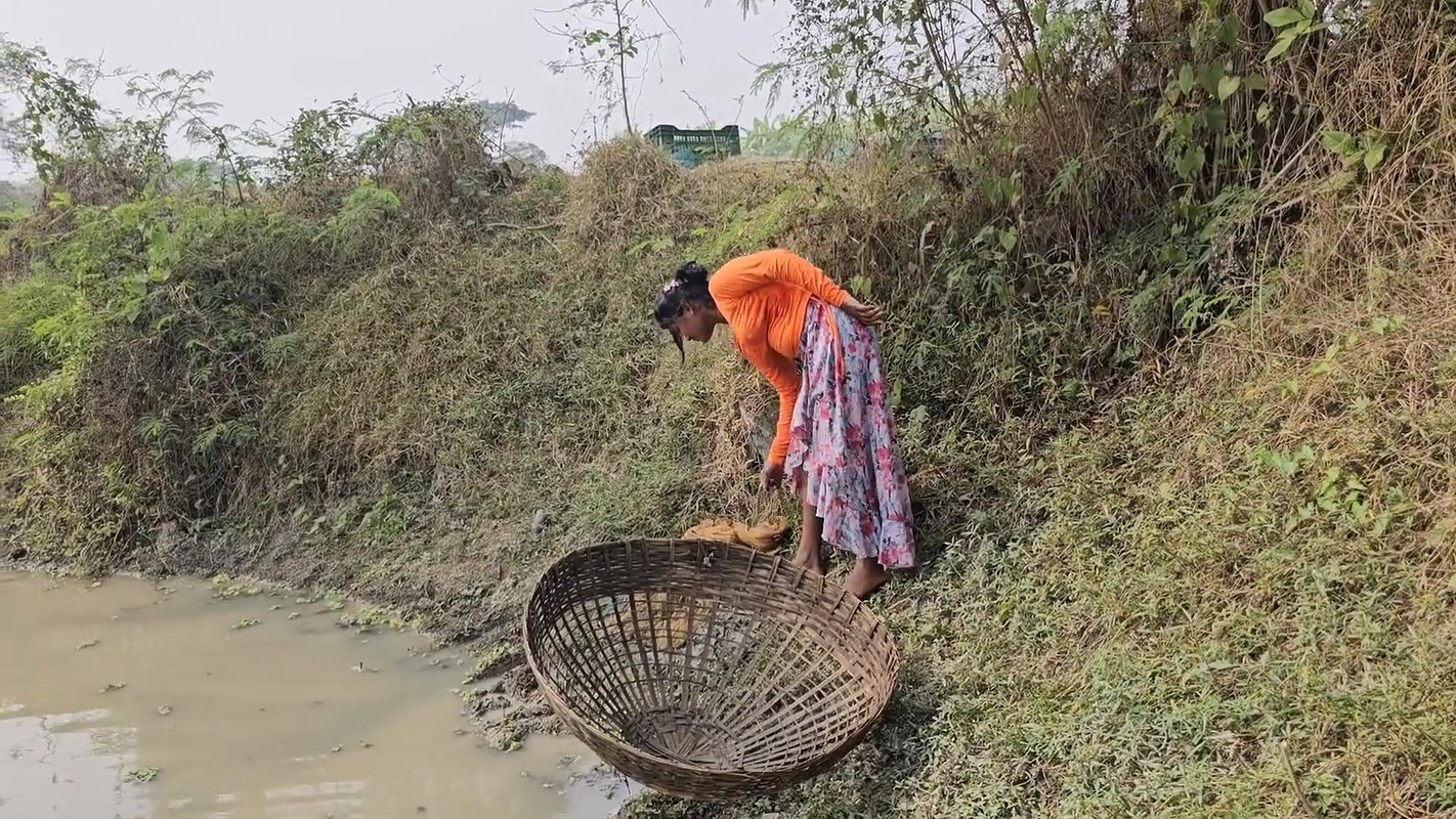 New Amazing Village Girl Fish hunting