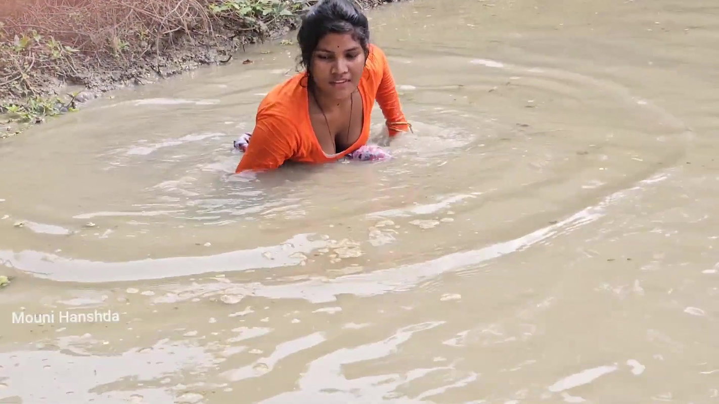 New Amazing Village Girl Fish hunting