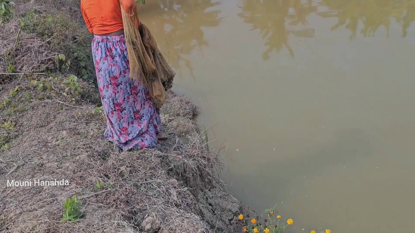 New Amazing Village Girl Fish hunting