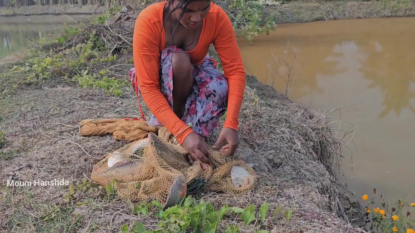 New Amazing Village Girl Fish hunting