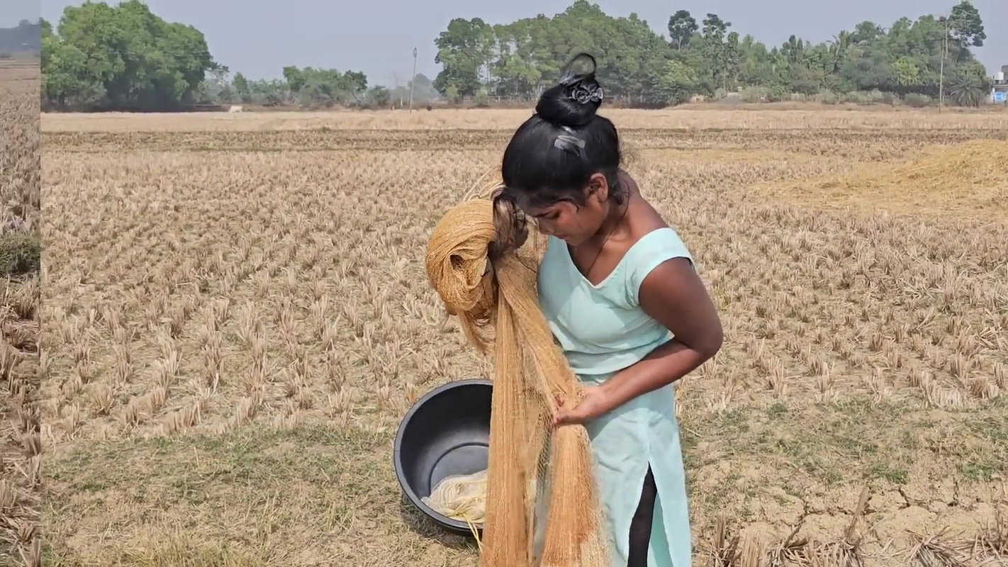x  New Amazing Village Girl Fishing in Mud Water