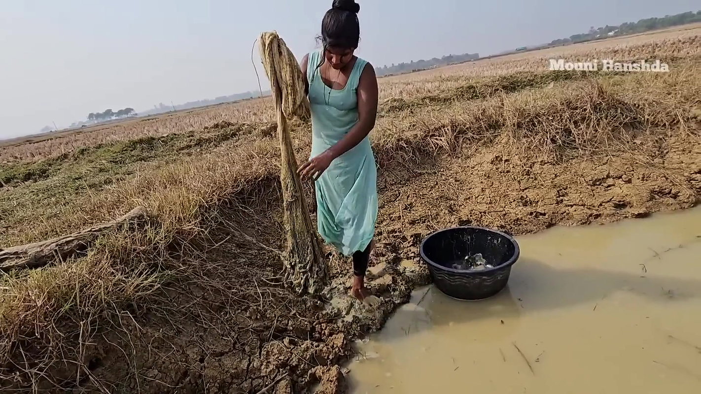 x  New Amazing Village Girl Fishing in Mud Water
