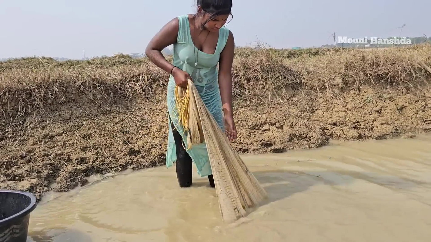 x  New Amazing Village Girl Fishing in Mud Water