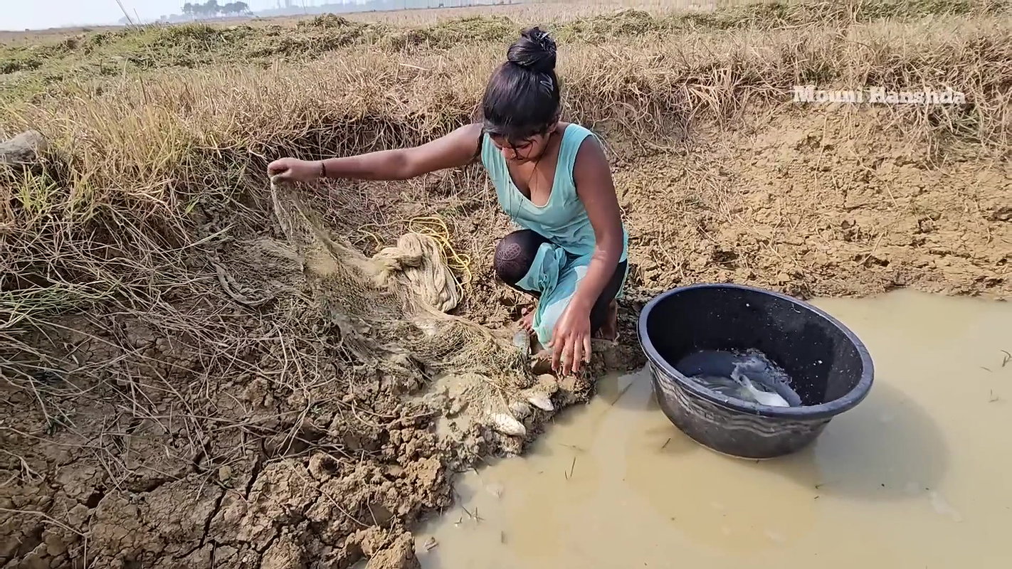 x  New Amazing Village Girl Fishing in Mud Water