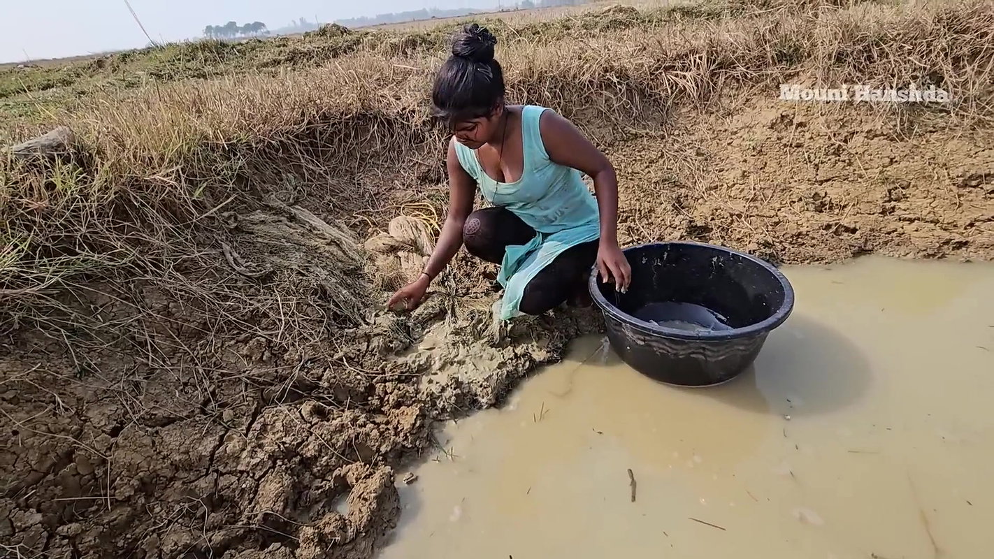 x  New Amazing Village Girl Fishing in Mud Water