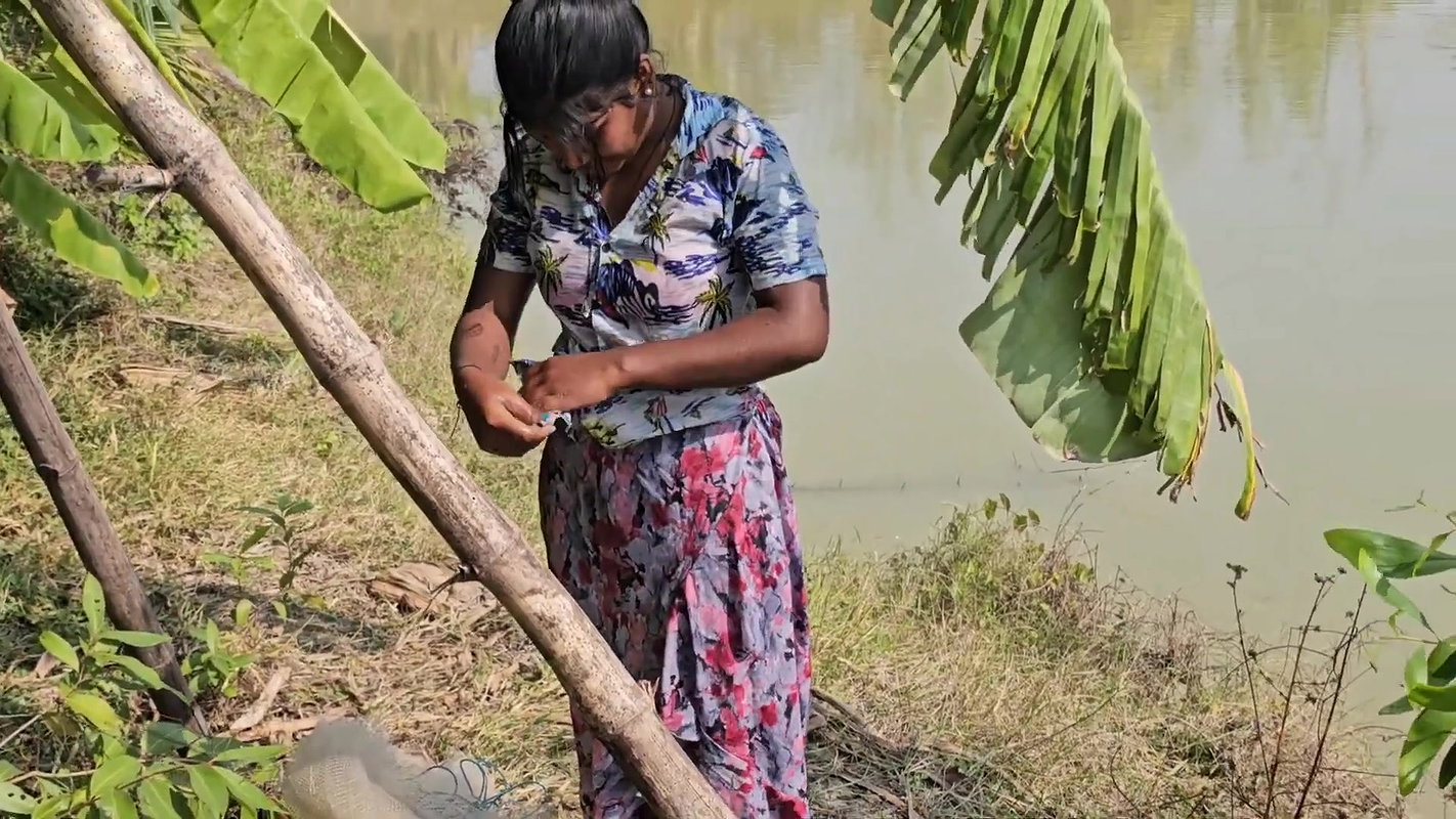 x  New Village girl traditional Net fishing