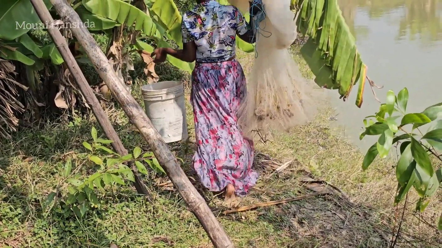 x  New Village girl traditional Net fishing