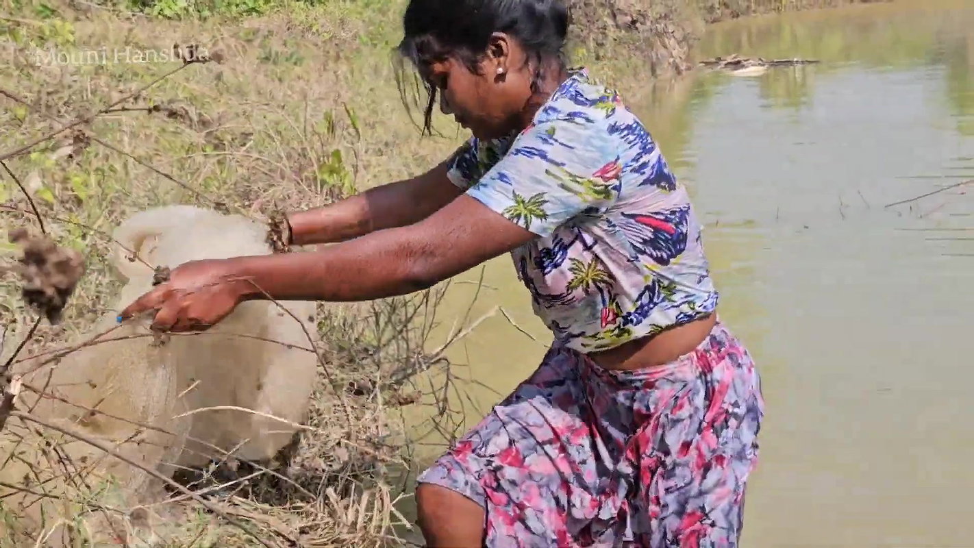 x  New Village girl traditional Net fishing