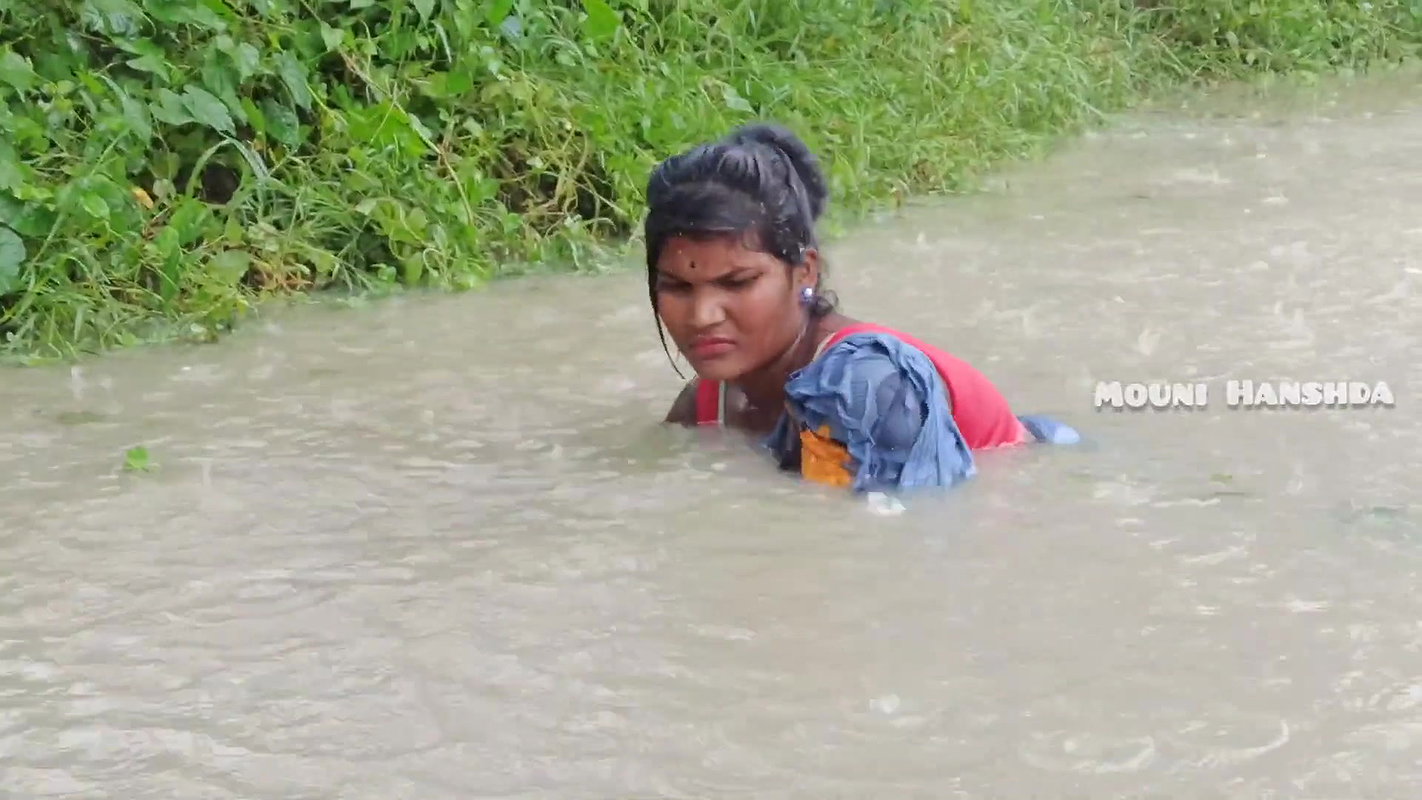 Village women caught Big barramundi Fis